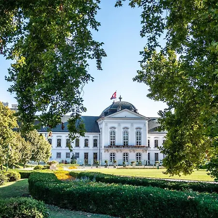 Center Location W Free Parking