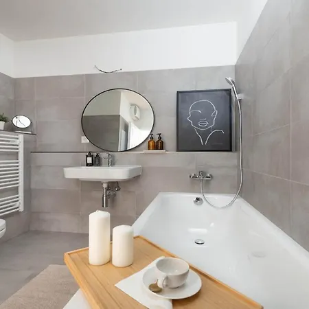 Center Location W Free Parking