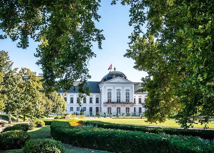 Center Location W Free Parking