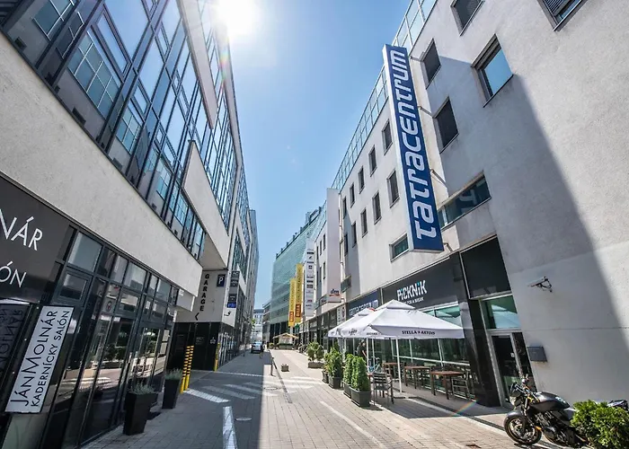 Center Location W Free Parking Pressburg